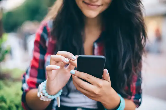 7 Cara PDKT Lewat Chat, Dijamin Calon Pacar Langsung Luluh Deh! - Sonora.id
