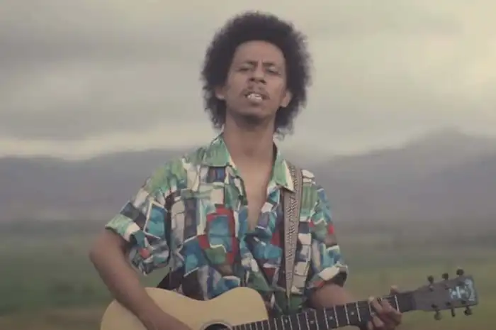 Chord Gitar dan Lirik Lagu 'Komang' - Raim Laode yang Viral di TikTok ...