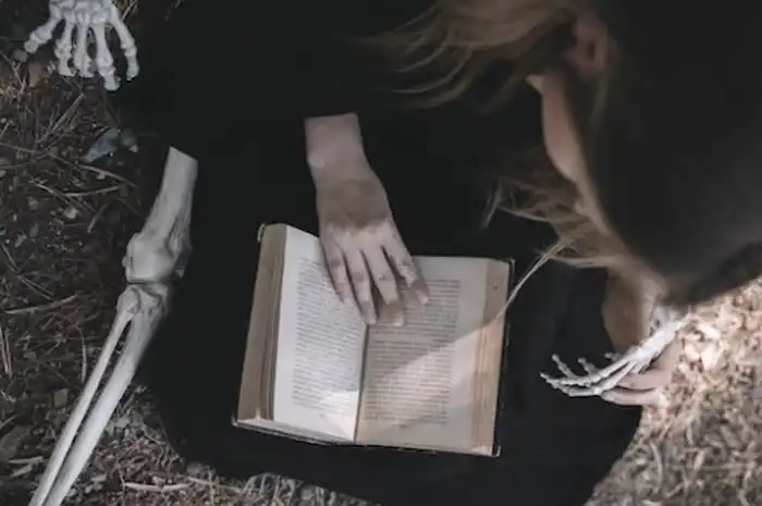 Bisikan Malam di Rumah Kosong: Cerita Horor Pendek yang Bikin Merinding