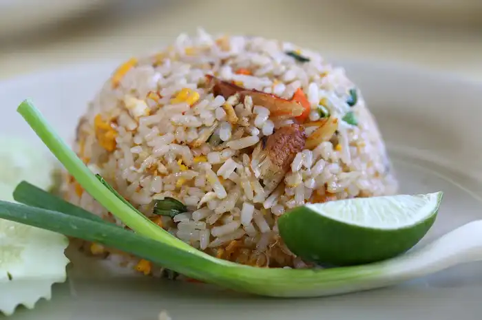 3 Contoh Cara Membuat Nasi Goreng dalam Bahasa Inggris: Procedure Text