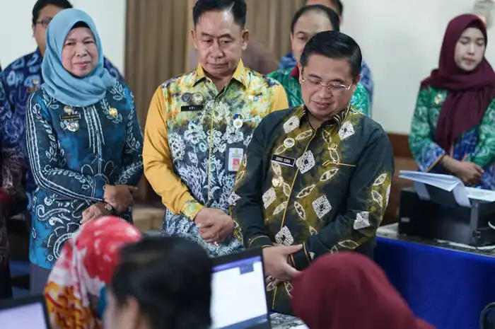 Wali Kota Banjarmasin meninjau layanan Manuntung di Kecamatan Banjarmasin Utara