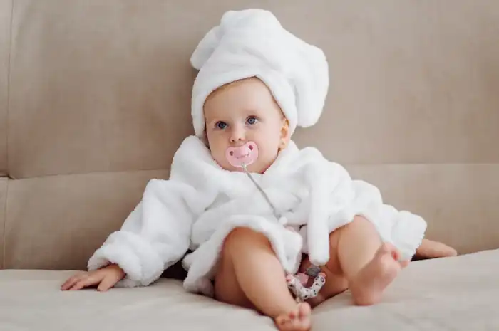 Cara Memandikan Bayi Baru Lahir yang Aman, Orang Tua Wajib Tahu