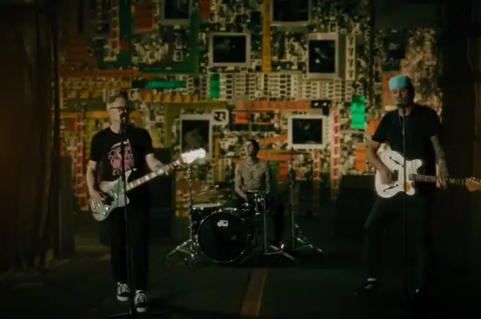 Lirik dan Terjemahan 'One More Time' - blink-182, Trending di Youtube