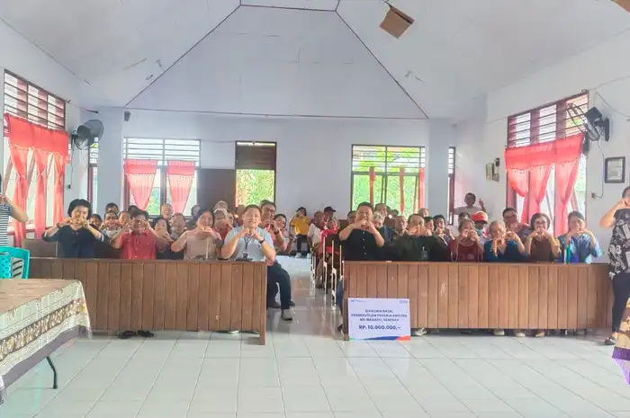 BRI RO Manado melalui Persekutuan Pekerja Kristen turut berbagi kasih kepada sesama menjelang Hari Raya Natal.