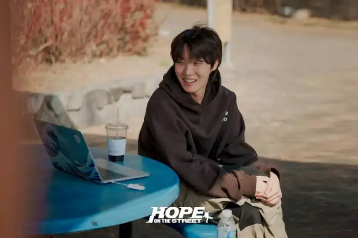 Lirik Lagu SPAGHETTI LE SSERAFIM x J-Hope BTS, Lengkap Terjemahan Indonesia