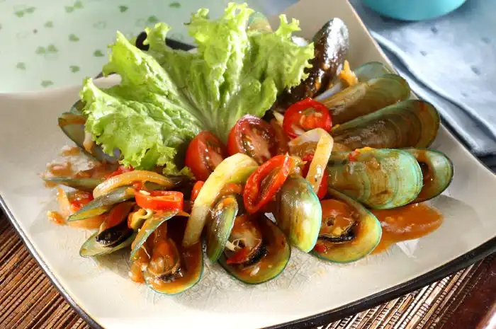 Resep Kerang Saus Padang, Hadirkan Makanan bak Restoran di Meja Makan ...