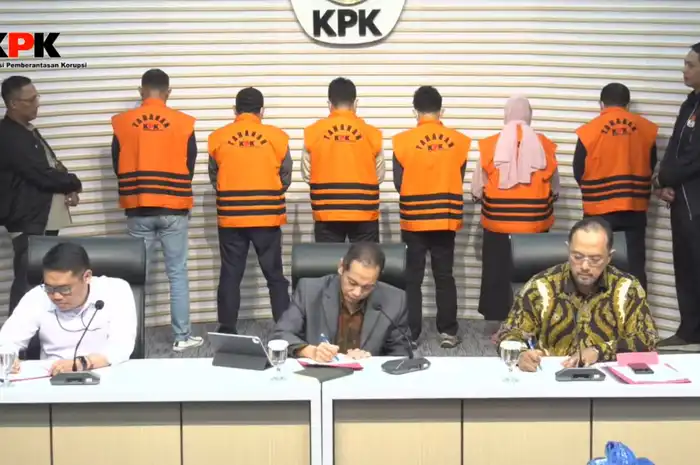 enam tersangka OTT KPK dalam kasus dugaan suap Pengadaan Barang dan Jasa (PBJ) di lingkungan Pemerintah Provinsi Kalimantan Selatan