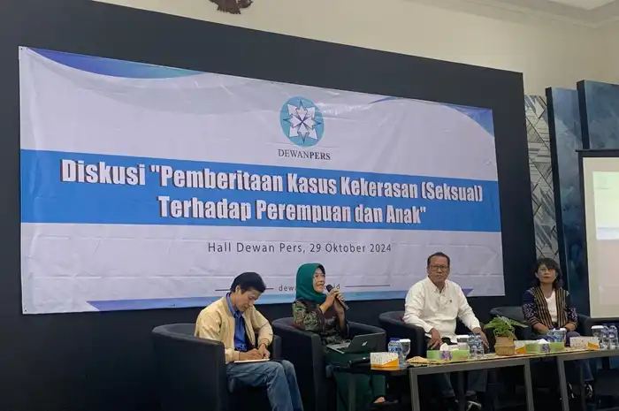 Komisioner Komnas Perempuan, Maria Ulfa Anshor dalam forum Diskusi di Dewan Pers
