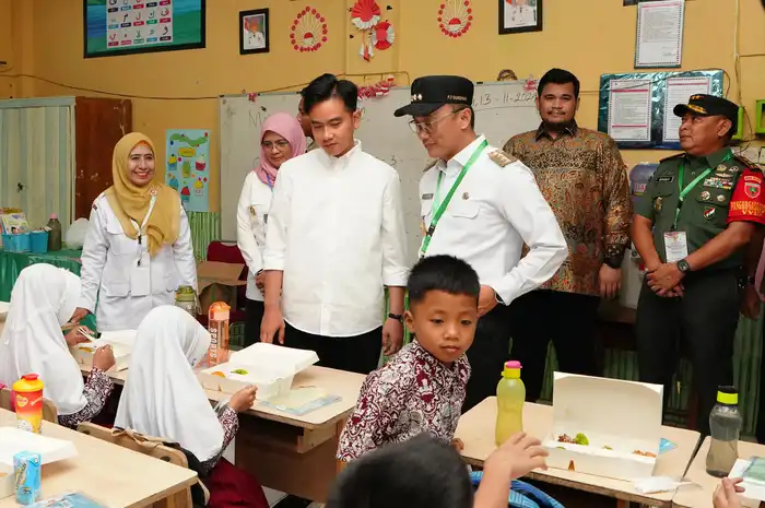 Wapres Gibran Rakabuming Raka Tinjau Program Makan Bergizi Gratis di Maros, Sulawesi Selatan