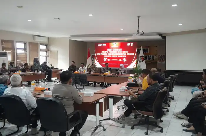 rapat koordinasi terkait gelaran Debat Terbuka Calon Gubernur dan Wakil Gubernur Kalsel Tahun 2024