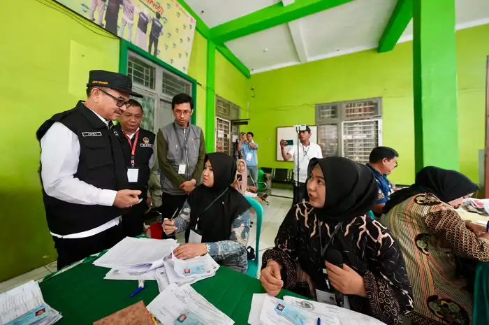 Sekda Sulsel Jufri Rahman Tinjau Pencoblosan Pilkada di Kabupaten Gowa 