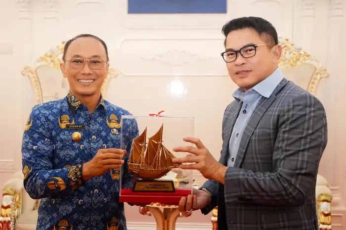 (Pj) Gubernur Sulsel, Prof. Zudan Arif Fakrulloh bersama Direktur SDM Pertamina Persero, Erry Sugiharto