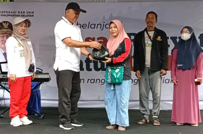 Antusiasme masyarakat Kota Banjarbaru terlihat jelas dalam gelaran Pasar Rakyat untuk UMKM.