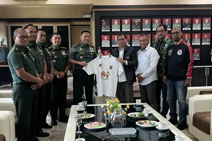 Komandan Korem 101/Antasari, Brigadir Jenderal Ilham Yunus, saat menerima audiensi Ketua PWI Kalsel, Zainal Helmie bersama rombongan, pada Kamis (23/1).