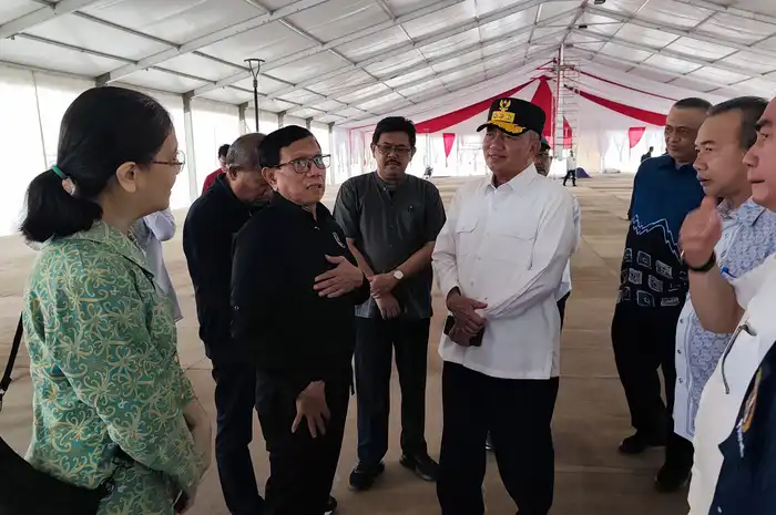 Peninjauan Kesiapan Acara puncak Hari Pers Nasional (HPN) tahun 2025 di depan kantor Gubernur Kalsel 