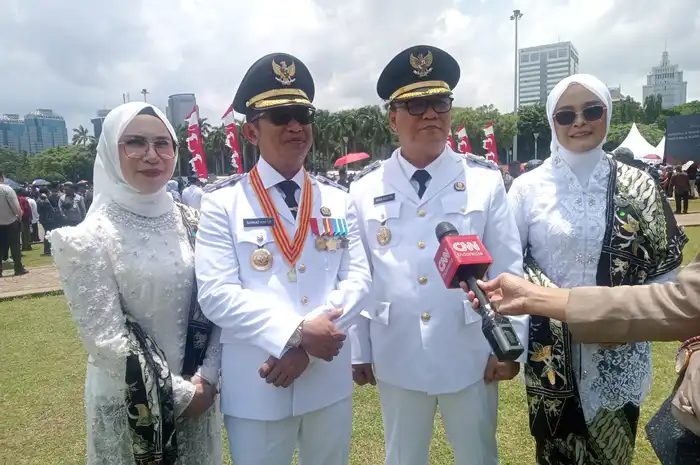 Walikota dan Wakil Walikota Balikpapan - Kaltim saat di wawancarai media nasional dan lokal di Monas Jakarta, Kamis 20 Februari 2025