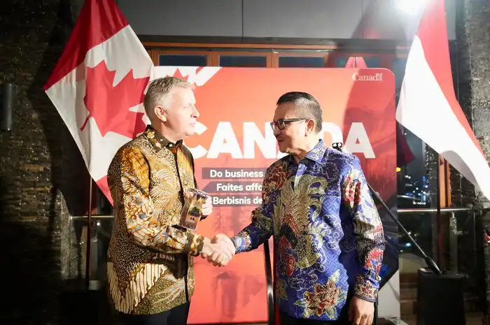 Sekda Sulsel Jufri Rahman bersama Duta Besar Kanada untuk Indonesia Ambassador Jess Dutton