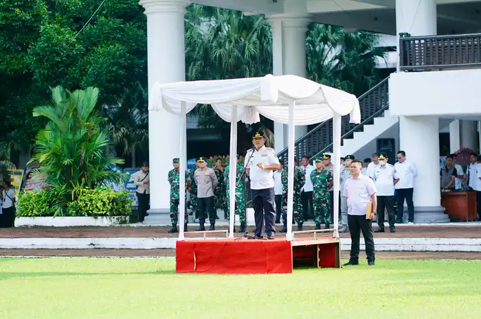 Gubernur Sulawesi Utara Yulius Selvanus