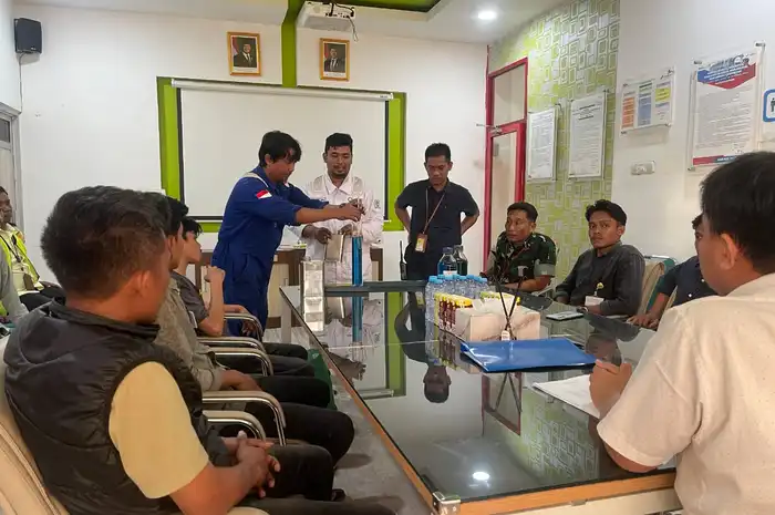 Lembaga Jaringan Oposisi Loyal (JOL) Kota Parepare lakukan pengujian kualitas BBM Pertamina