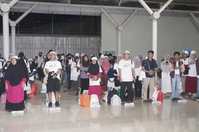 Suasana pelepasan peserta mudik gratis Pelindo tahun lalu  