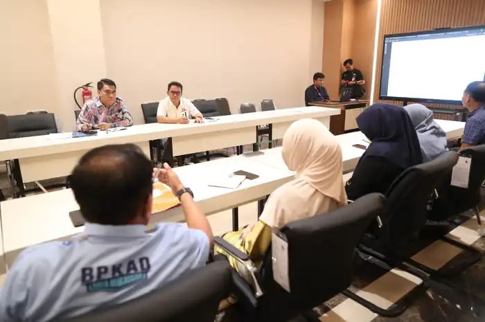 Sekda Makassar Irwan Adnan Pimpin Rapat Tim Anggaran Pemerintah Daerah (TAPD)  bahas pemberian THR &amp;  gaji ke-13 ASN