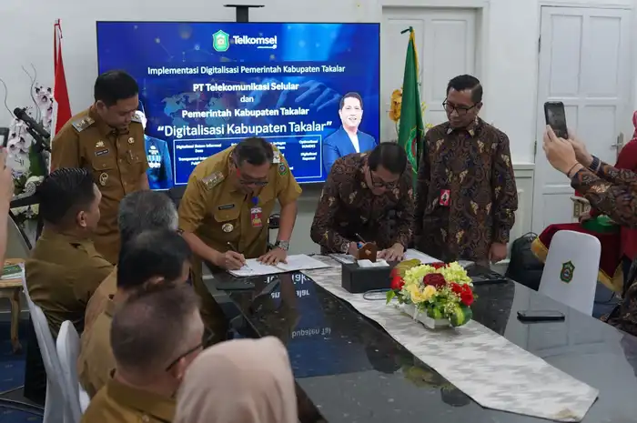 Penandatanganan MoU Pemkab Takalar dan Telkomsel 