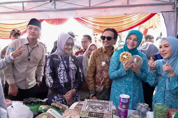 pembukaan Pasar Murah di Halaman Kantor Disbunak Kalsel
