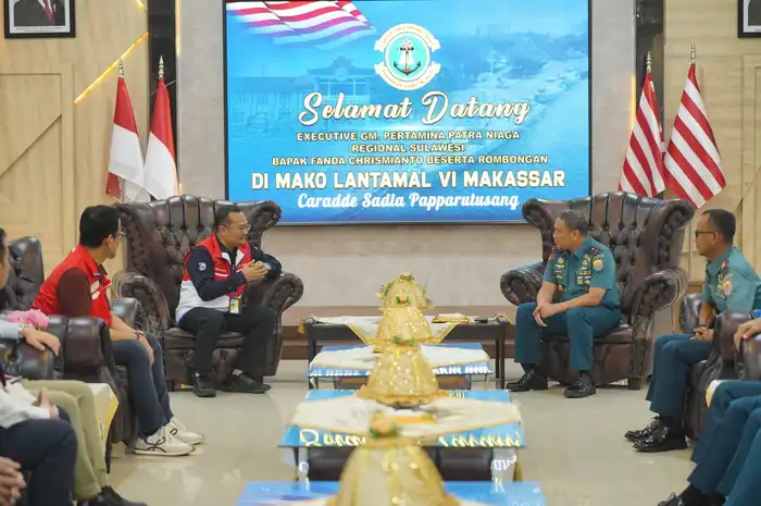 Executive General Manager Pertamina Patra Niaga Regional Sulawesi, Fanda Chrismianto meminpin audiensi dengan Danlantamal IV Mamassar.
