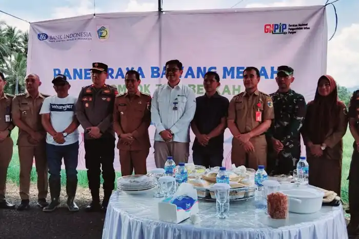 Kepala Kantor BI Sulut Andry Prasmuko,Walikota Kotamobagu Dr. Weny Gaib,Sp.M, Wakapolres Kotamobagu Kompol Romel Pontoh S.E.M.AP, Ops Kodim 1303 Bolaang Mongondow Kapten Infantri Demsius Abraham Pasi, Kepala Dinas Pertanian dan Perikanan Kota Kotamobagu, Fenty Dilasandi Miftah SP, Asisten II Pemerintah Kotamobagu Adnan Masinae, S.IP,M.Si, Anggota DPRD Kotamobagu Bob Paputungan, S.T, Camat Kotamobagu Selatan Rinra S.Lamaka S.E, Lurah Pobundayan Andika Setiawan Paputungan, Ketua Poktan Berkah Fadly Paputungan.