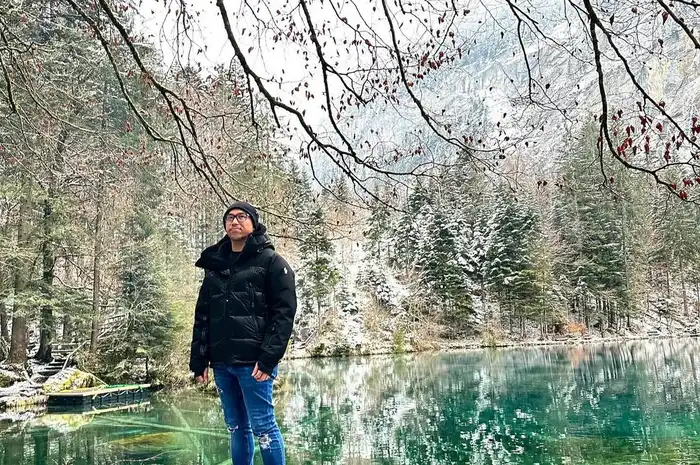 Lirik Lagu Tak Mampu Pergi: Ketika Dia yang Kau Cinta Mencintai yang