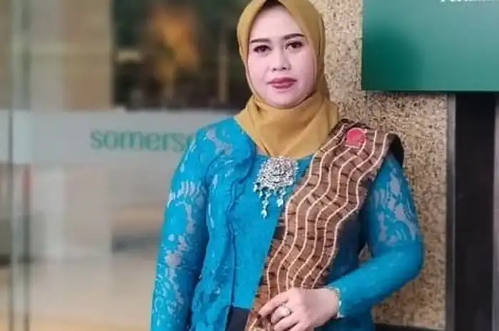 Penulis artikel: Hayatun Nufus, Pernah menjadi Penyiar Radio dan Penyiar TVRI Kalsel dengan prestasi pernah Juara 1 Lomba Membaca Surat Kartini di RRI.