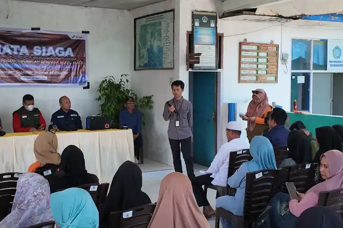 Tim Integrated Terminal Kendari tengah memberikan materi terkait siaga bencana kepada warga Kendari