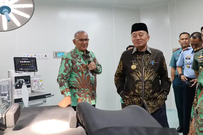 Gubernur Kalsel, Muhidin, tinjau RS AMC di Banjarmasin