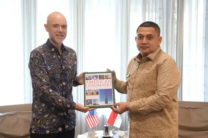 Wali Kota Makassar Munafri Arifuddin dan Konjen Amerika Serikat Christopher Green