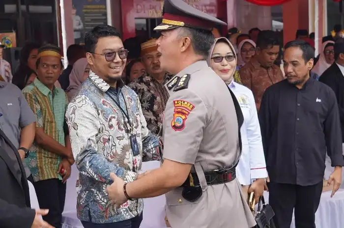 Pimpinan Cabang Bank Rakyat Indonesia Parigi Sulawesi Tengah Andri Fauzan Rahman menghadiri upacara serah terima jabatan Kapolres Parigi Moutong