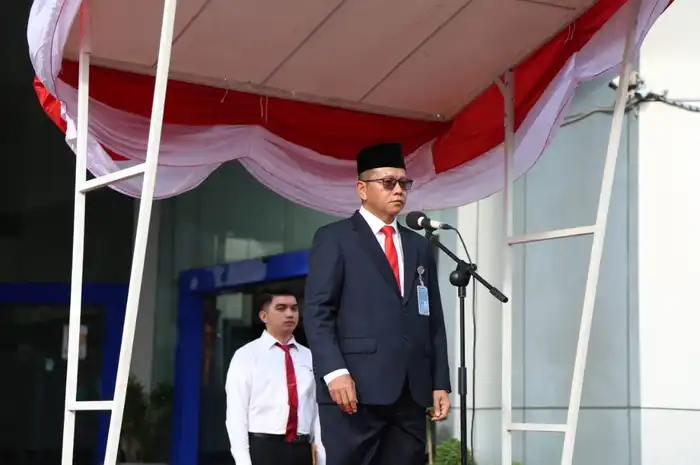 Dalam rangka memperingati Hari Kebangkitan Nasional ke-117, Bank Rakyat Indonesia Regional Office Manado menggelar upacara yang bertempat di halaman kantor BRI Jalan Sarapung, kecamatan Wenang, kota Manado.