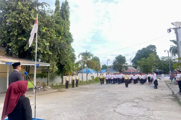 Dalam rangka memperingati Hari Kebangkitan Nasional ke-117, Bank Rakyat Indonesia Branch Office Poso menggelar upacara di halaman BRI Kanca Poso, Jalan Sudirman, Kota Poso, Sulawesi Tengah.