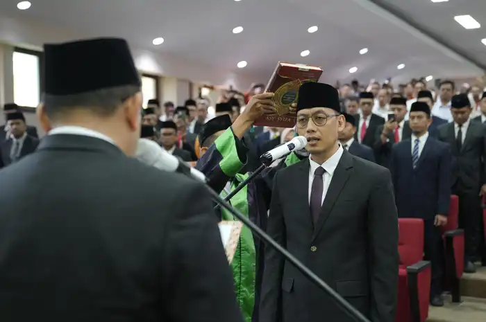 Wali Kota Makassar, Munafri Arifuddin melantik Dr. Andi Zulkifli Nanda sebagai Sekretaris Daerah (Sekda) Kota Makassar definitif, di Balai Kota Makassar, Rabu (28/5/2025). 