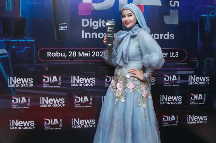 dr. Ayu Widyaningrum meraih penghargaan prestisius Digital Innovation Awards 2025 dalam kategori Digital Innovation in Creative Industries