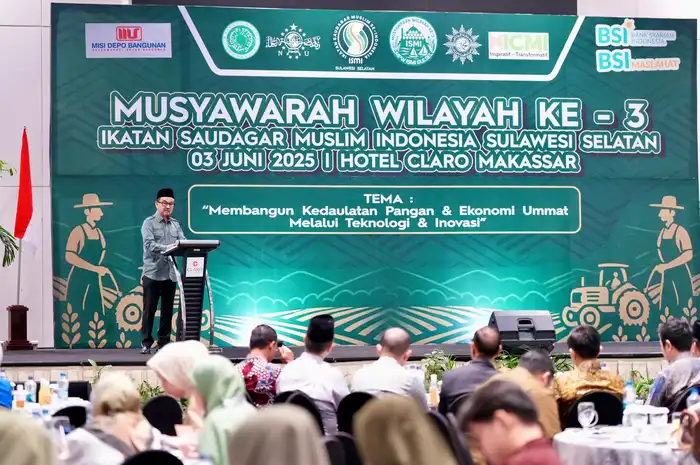 Sekda Sulsel Jufri Rahman saat membuka Muswil ke-3 ISMI Sulsel 2025 di Hotel Claro Makassar