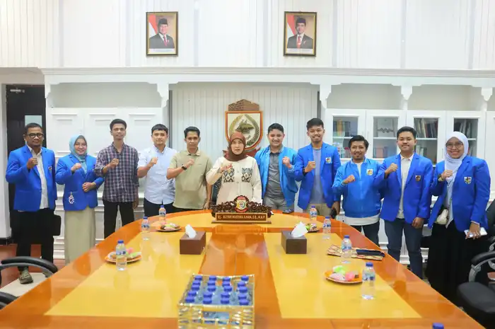 Wakil Wali Kota Makassar, Aliyah Mustika Ilham, menerima kunjungan silaturahmi DPD KNPI Kota Makassar, Jumat (20/6/2025). 