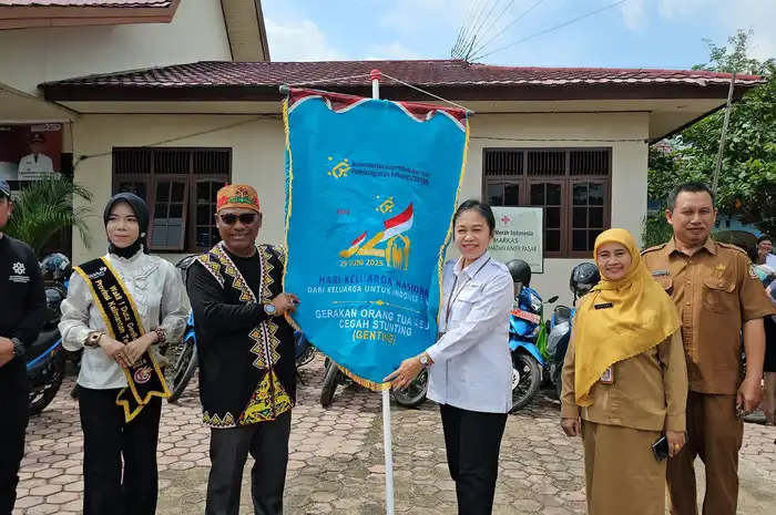 rombongan Kalteng untuk Kirab Bangga Kencana tiba di Kalsel