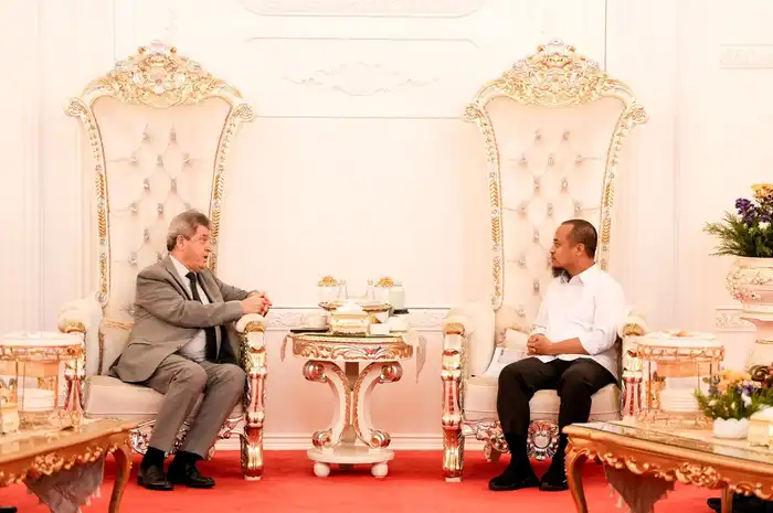 Gubernur Sulawesi Selatan, Andi Sudirman Sulaiman, menerima kunjungan kehormatan Duta Besar Palestina untuk Indonesia, H.E. Dr. Zuhair S.M. Al-Shun, di Rumah Jabatan Gubernur Sulsel pada Selasa (24/6)