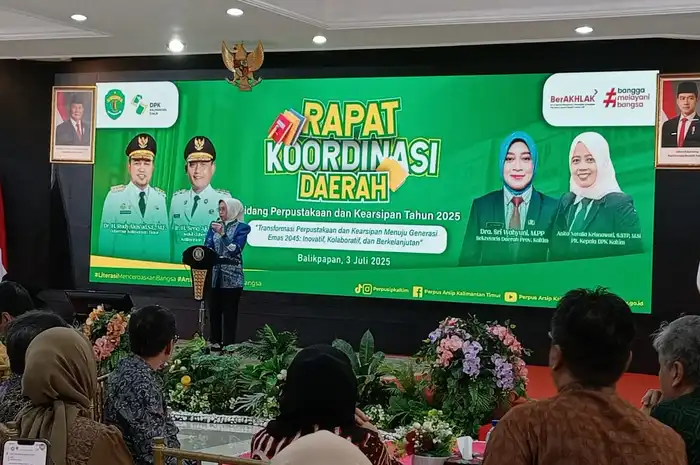 Plt Asisten III Sekretariat Daerah Provinsi Kaltim, Ismiati saat membuka Rakorda Bidang Perpustakaan &amp; Arsip Kaltim, Kamis 3 Juli 2025