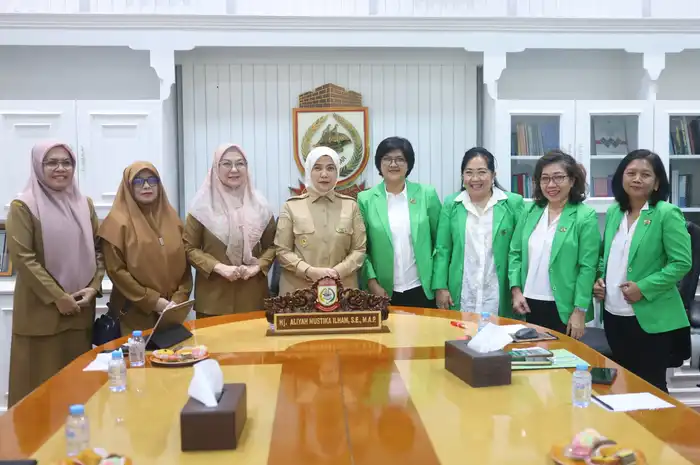 Wakil Wali Kota Makassar, Aliyah Mustika Ilham, menerima audiensi jajaran pengurus Ikatan Perangkai Bunga Indonesia (IPBI), Selasa (8/07/2025)