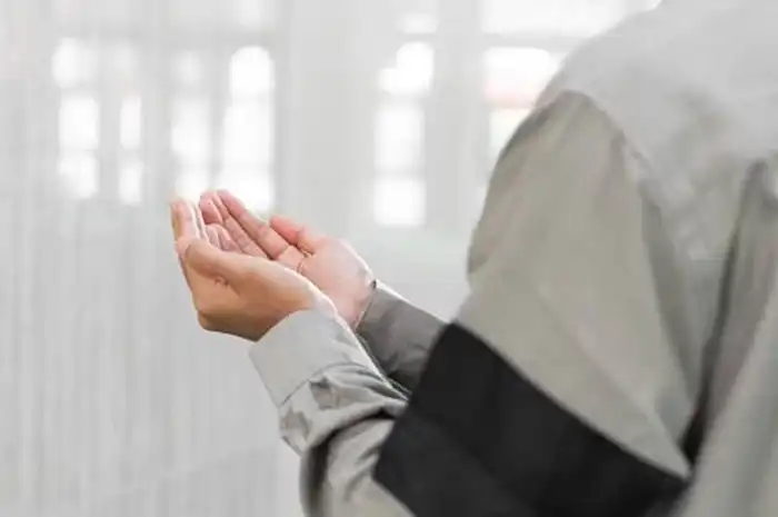 Doa Ramadhan Hari ke-28 Tulisan Arab, Latin, dan Terjemahan - Sonora.id