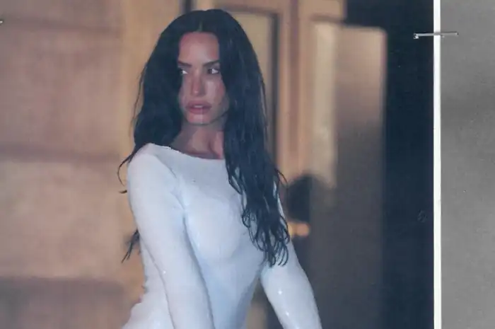 Lirik Lagu Fast - Demi Lovato: Terjemahan dan Makna Lagunya - Sonora.id