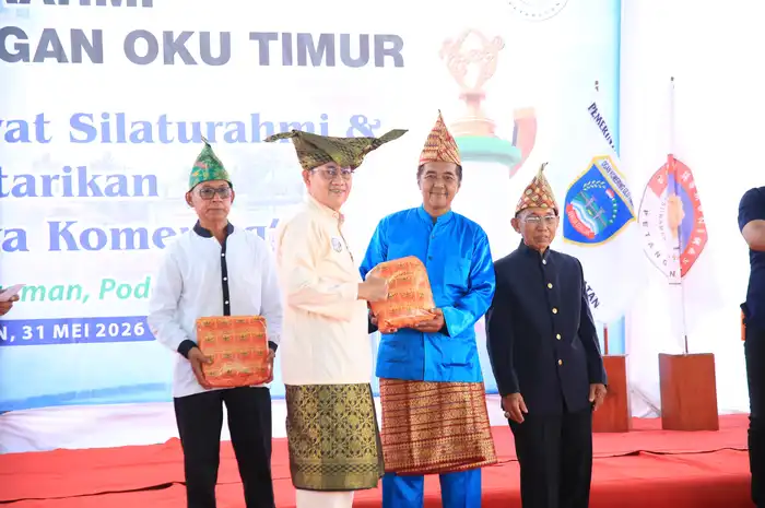 Gubernur Sumatera Selatan, Dr. H. Herman Deru, menghadiri Silaturahmi Petanggan (asal Komering Betung) ke-5 di Belitang Mulia, Kabupaten OKU Timur, Minggu (31/5/2026). 