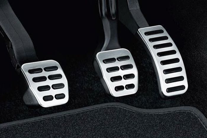 Mobil Lamban Saat Tanjakan? Perhatikan Kondisi Kopling Mobil Anda