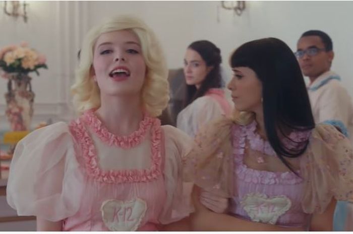 melanie-martinez-lunchbox-friends-lyrics